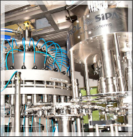 大手飲料機械メーカーSIPA社の最新充填機（HACCPS基準に準拠）を配した製造ライン